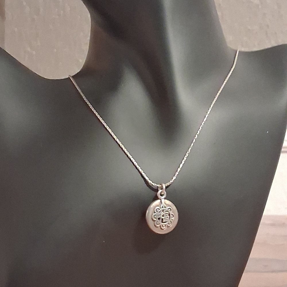 Silver Brighton Necklace Happiness In Chinese - Picture 5 of 5